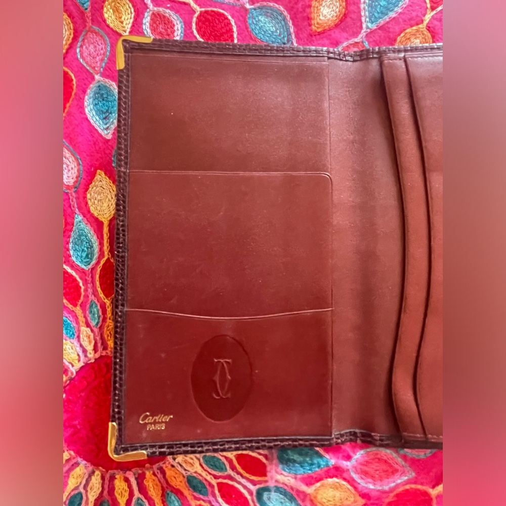 Beautiful Cartier Bordeaux burgundy leather wallet with gold hardware. EUC 7x4” - Picture 9 of 11